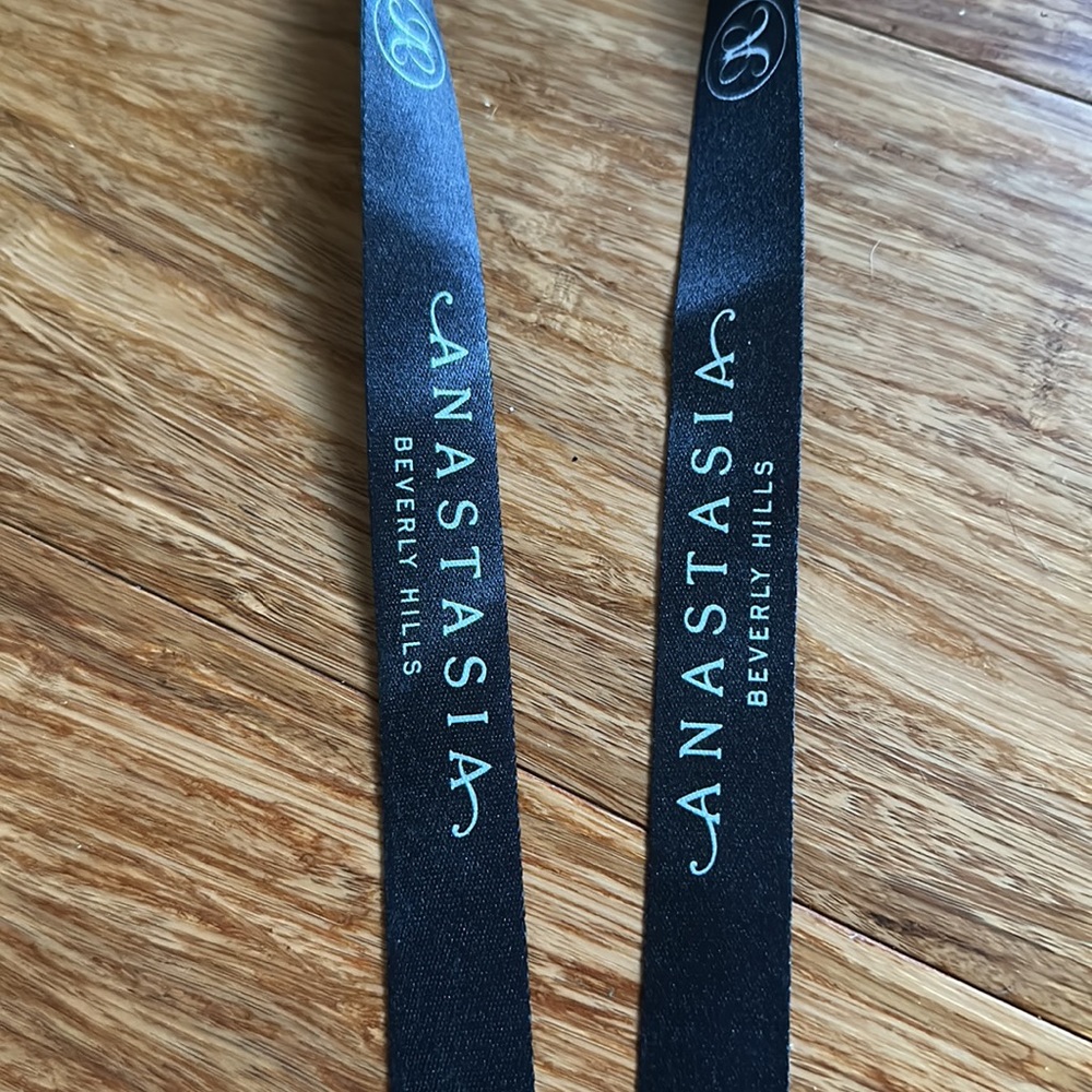 Anastasia Beverly Hills lanyard - Picture 3 of 3
